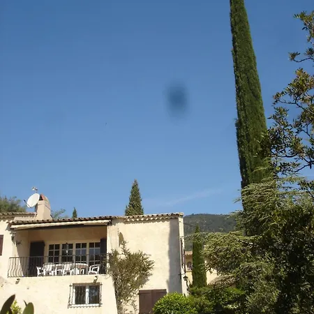 Calme Verdure Proche Et Commerces